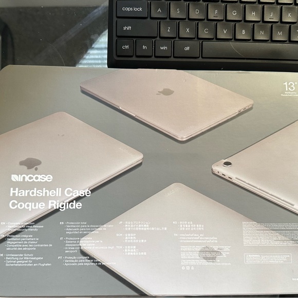 Incase hardshell case for MacBook Pro 13” - Picture 2 of 4